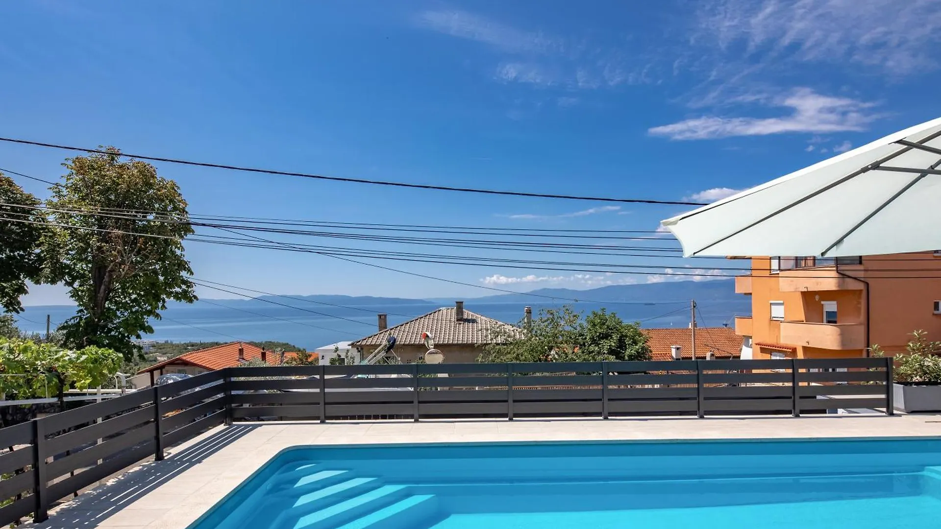 Apartment Holiday Home Sole - Happy Rentals Kostrena